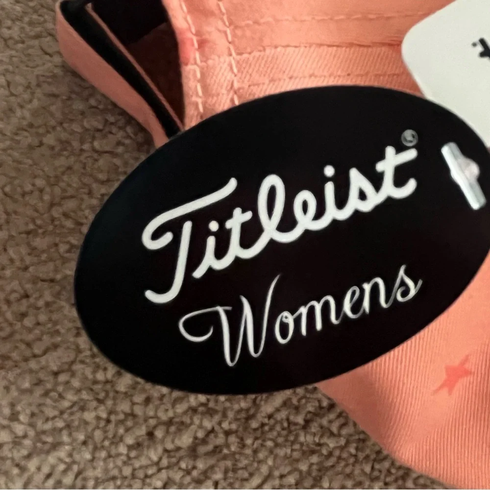 Titleist measures brim